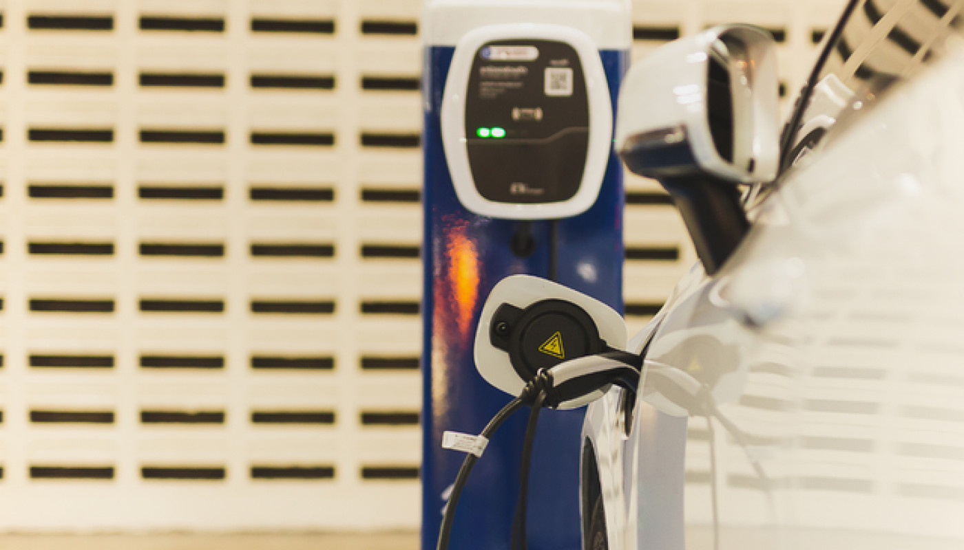 Installation de bornes de recharge au Mans : une solution clé en main pour les entreprises locales